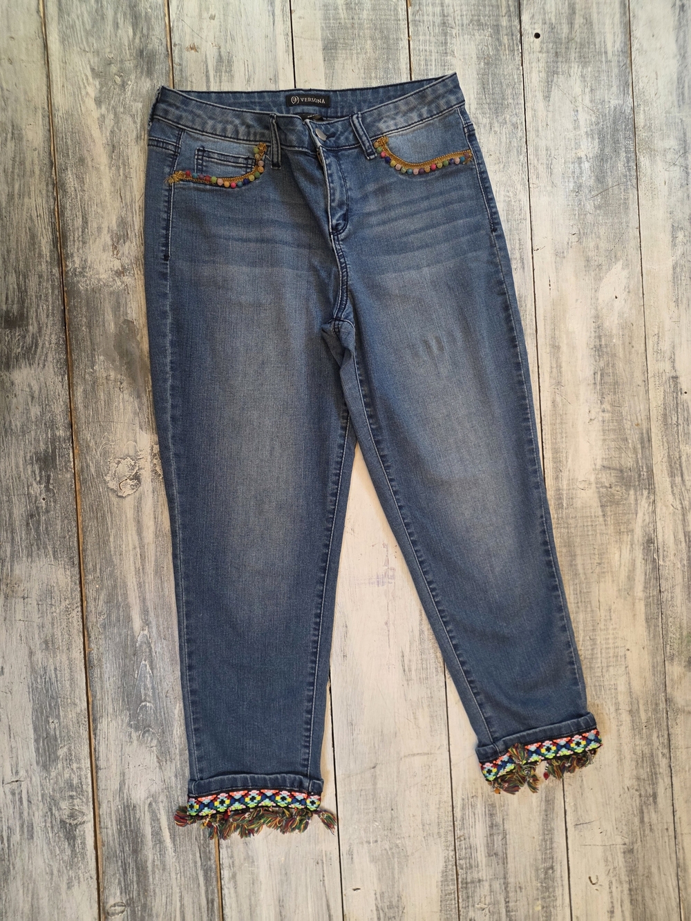 Versona Womem's Blue Cropped Jeans with Colorful Embroidered & Beaded Trim sz 28